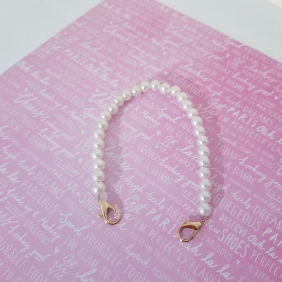 Faux pearl chain, hand/wristlet length. - Picture 5 of 6